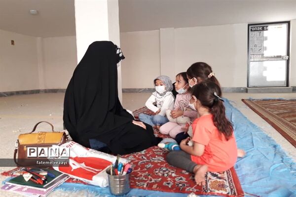 تدریس به  فرزندان شهدای تیپ فاطمیون توسط گروه جهادی سردار سلیمانی و شهید خیزاب