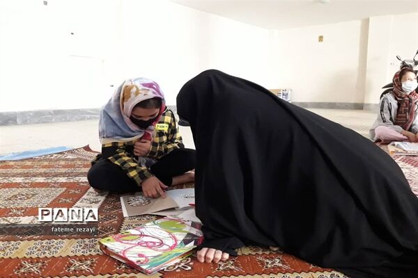 تدریس به  فرزندان شهدای تیپ فاطمیون توسط گروه جهادی سردار سلیمانی و شهید خیزاب