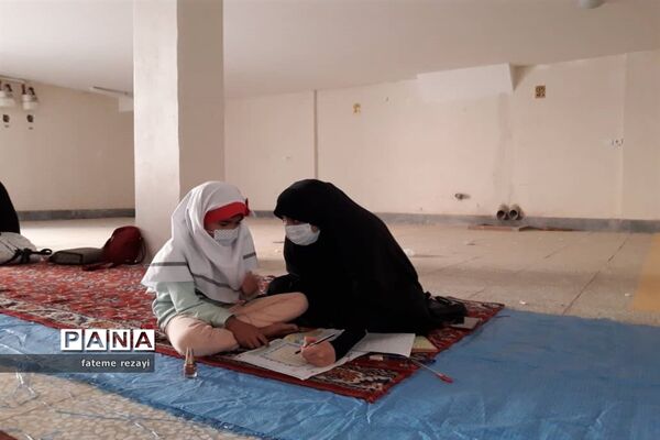 تدریس به  فرزندان شهدای تیپ فاطمیون توسط گروه جهادی سردار سلیمانی و شهید خیزاب