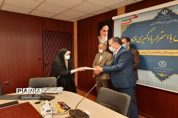 آیین تجلیل از معلمان منتخب استانی و منطقه‌ای منطقه ۱۳