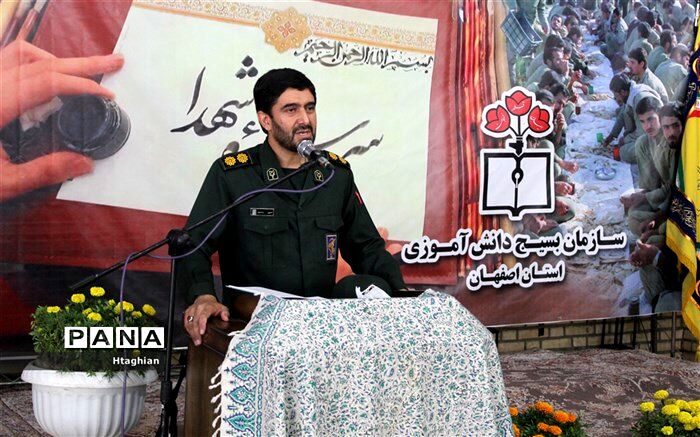 برگزاری آئین اختتامیه جشنواره دانش آموزی سر سفره شهدا در استان اصفهان
