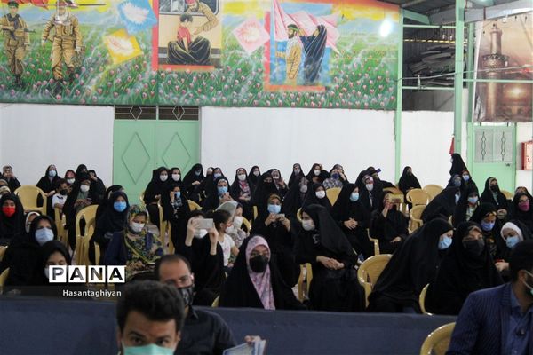 برگزاری آیین اختتامیه جشنواره دانش‌آموزی سر سفره شهدا در استان اصفهان