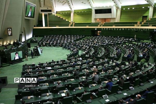 ارتباط تصویری نمایندگان مجلس شورای اسلامی با رهبر انقلاب