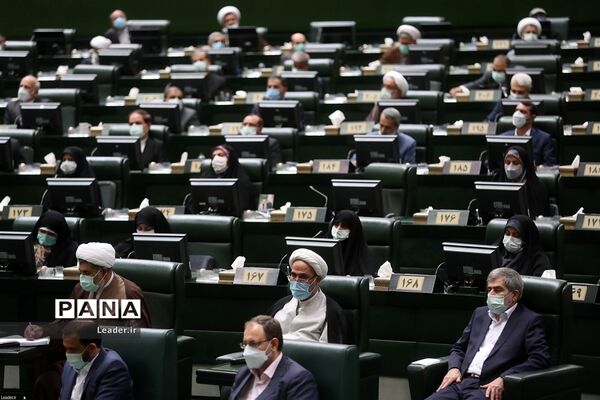 ارتباط تصویری نمایندگان مجلس شورای اسلامی با رهبر انقلاب