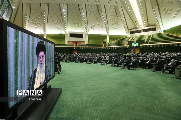 ارتباط تصویری نمایندگان مجلس شورای اسلامی با رهبر انقلاب