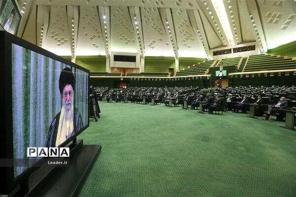 ارتباط تصویری نمایندگان مجلس شورای اسلامی با رهبر انقلاب