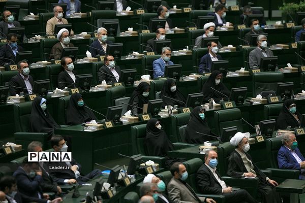 ارتباط تصویری نمایندگان مجلس شورای اسلامی با رهبر انقلاب