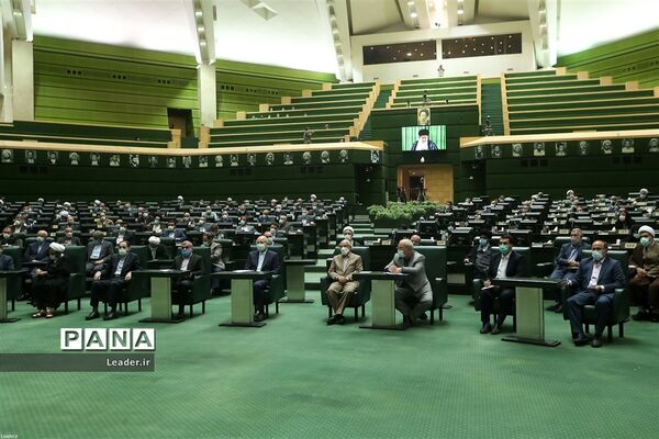 ارتباط تصویری نمایندگان مجلس شورای اسلامی با رهبر انقلاب