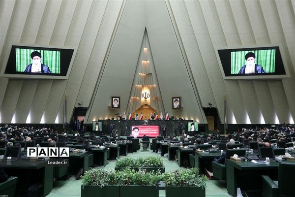 ارتباط تصویری نمایندگان مجلس شورای اسلامی با رهبر انقلاب