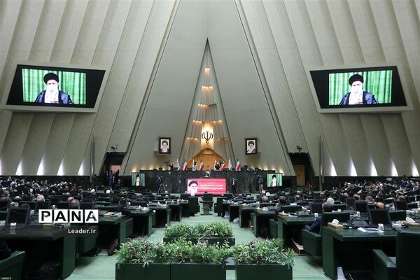 ارتباط تصویری نمایندگان مجلس شورای اسلامی با رهبر انقلاب