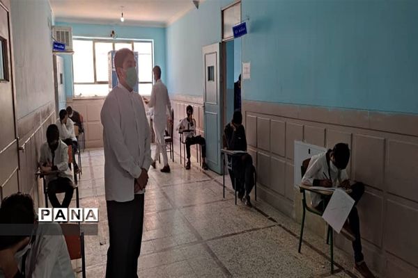 بازدید رئیس مجلس دانش‌آموزی پسران سیستان و بلوچستان از حوزه‌های امتحانی