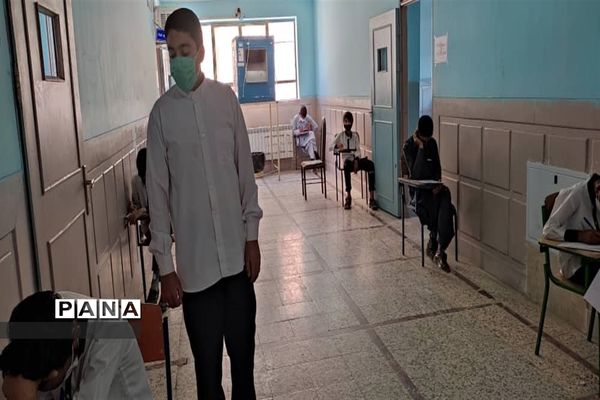 بازدید رئیس مجلس دانش‌آموزی پسران سیستان و بلوچستان از حوزه‌های امتحانی