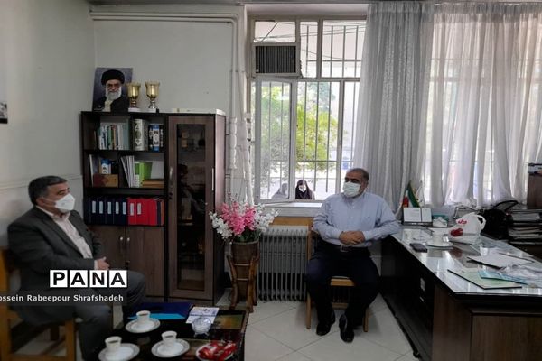 بازدید مدیرکل امور شاهد و ایثارگران وزارت آموزش و پرورش از حوزه امتحانات نهایی منطقه 16 تهران