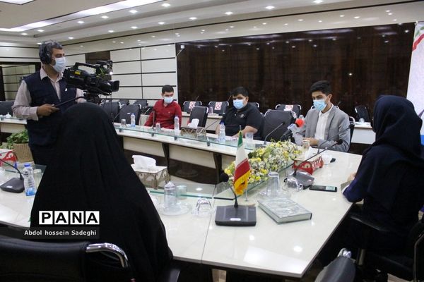 میز گرد رای اولی‌های استان بوشهر