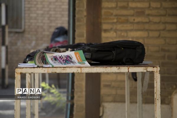 تریبون آزاد رای اولی ها با موضوع انتخابات ریاست جمهوری در قم