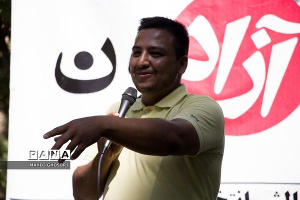 تریبون آزاد رای اولی ها با موضوع انتخابات ریاست جمهوری در قم