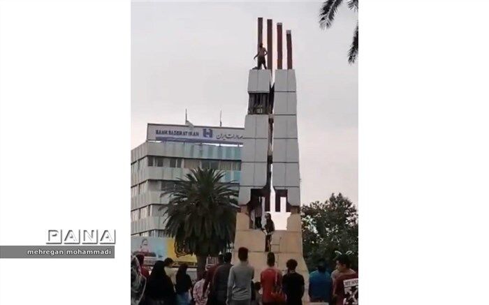 صعود به بالای المان گرگان