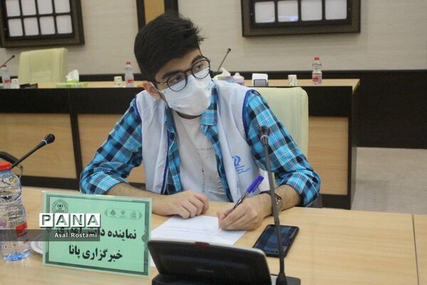 دیدار وزیر آموزش و پرورش با نمایندگان تشکل‌های دانش‌آموزی استان بوشهر