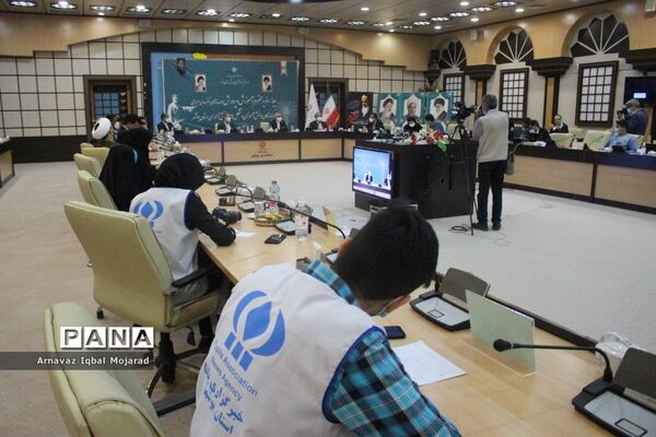 دیدار وزیر آموزش و پرورش با نمایندگان تشکل‌های دانش‌آموزی استان بوشهر