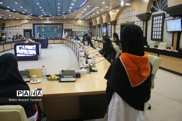 دیدار وزیر آموزش و پرورش با نمایندگان تشکل‌های دانش‌آموزی استان بوشهر