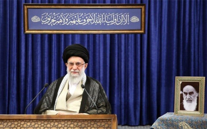 امام، «جمهوری» و «اسلامی» را گره‌گشای همه مشکلات می‌دانستند