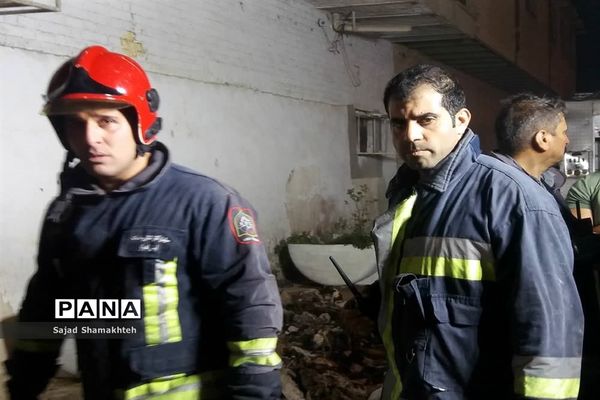 آتش سوزی محل احتکار الکل و کالای پزشکی در اهواز