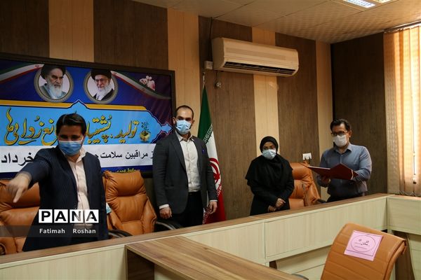 تجلیل از مراقبین سلامت حوزه‌های امتحانی در شهرستان امیدیه