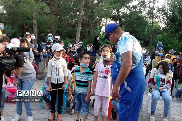 اجرای جنگ تفریحی «مسابقه‌ محله» در خاورشهر