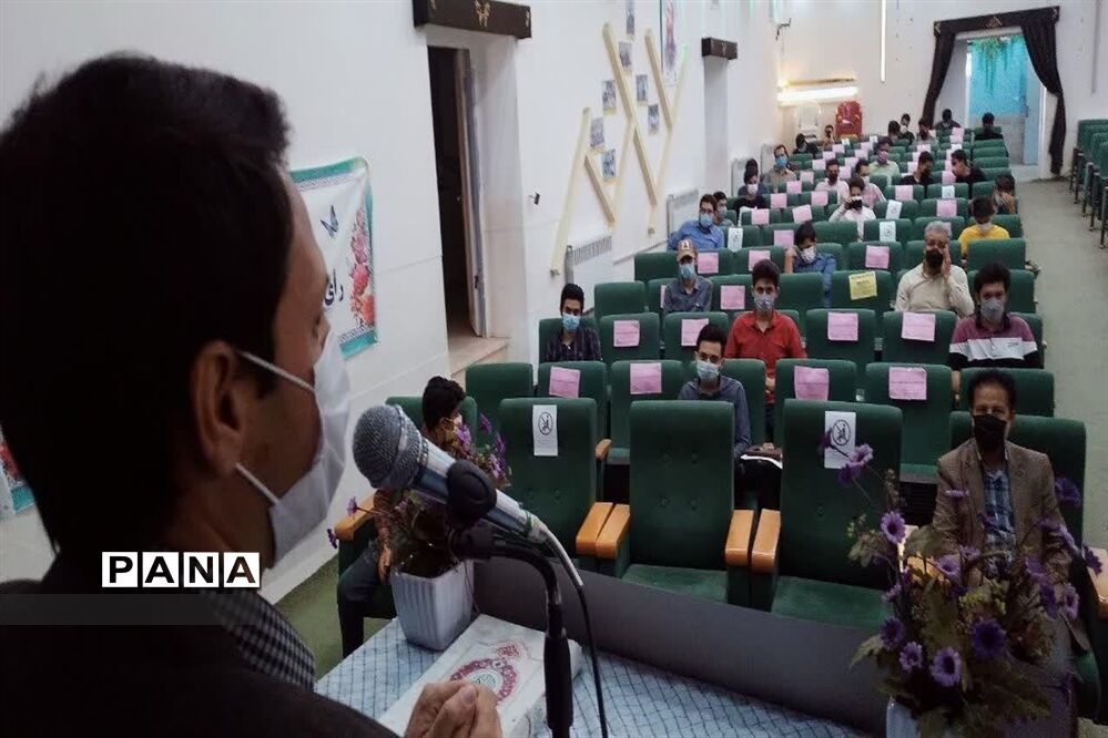 مراسم جشن سیاسی رای اولی‌های 1400 کاشمر