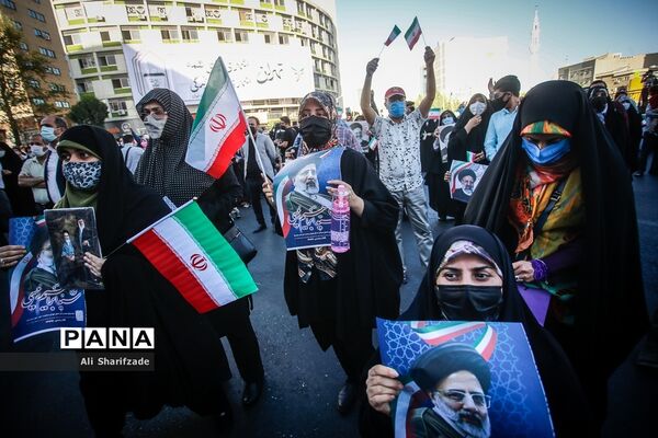 گردهمایی حامیان سیدابراهیم رییسی در میدان ولیعصر