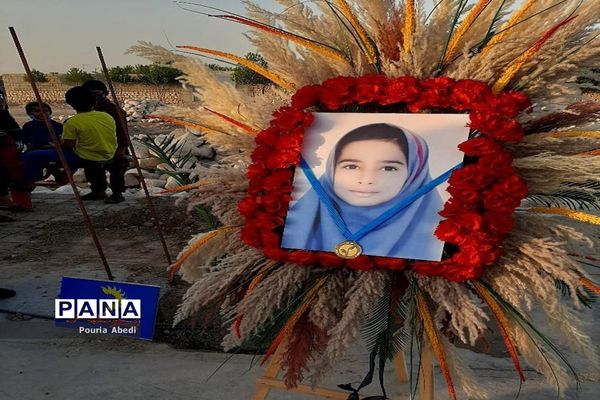 کاشت درخت به مناسبت روز دختر بیاد فاطمه خضری مقدم در روستای احمد آباد