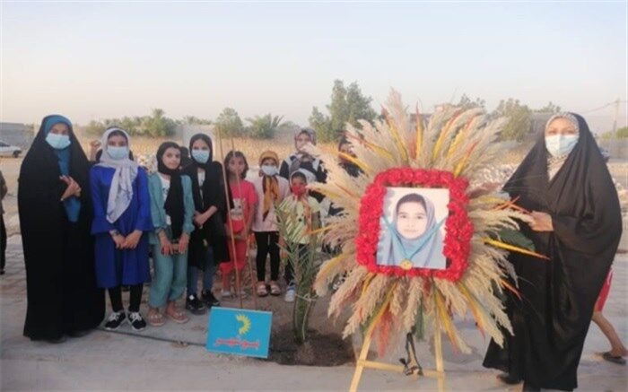 کاشت‌درخت به‌یاد فاطمه خضری‌مقدم در روستای احمدآباد تنگستان