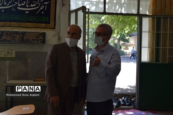 بازدید معاون مجلس دانش آموزی کشور از حوزه های امتحانی منطقه 14