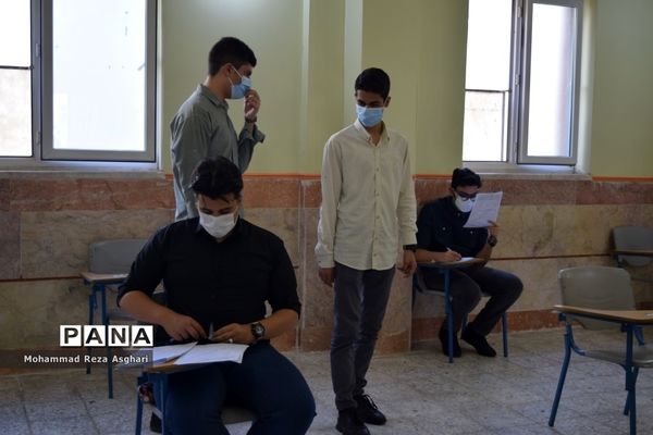 بازدید معاون مجلس دانش آموزی کشور از حوزه های امتحانی منطقه 14