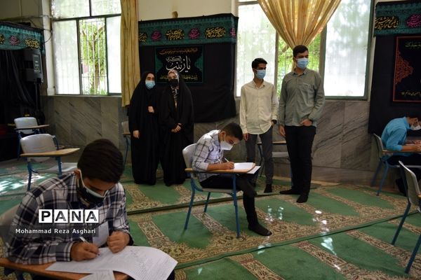 بازدید معاون مجلس دانش آموزی کشور از حوزه های امتحانی منطقه 14