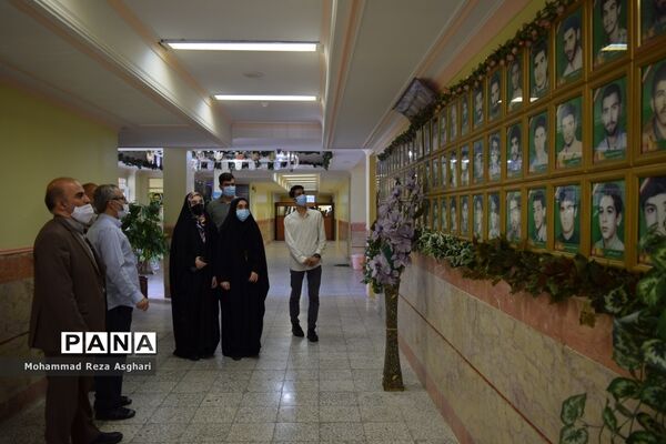 بازدید معاون مجلس دانش آموزی کشور از حوزه های امتحانی منطقه 14