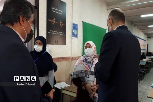 تقدیم گل به دختران آموزش و پرورش ناحیه دو بهارستان