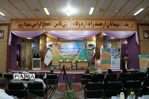 نشست قطبی تبیین بازمهندسی تشکیلات پیشتازان سازمان دانش‌آموزی  در مشهد