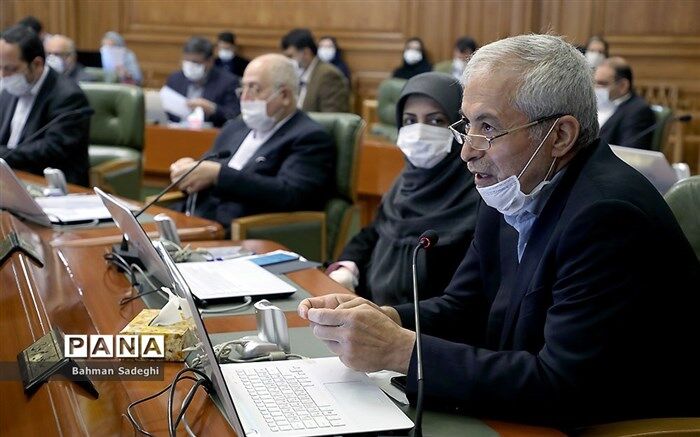 کیان شوراها و روح قانون اساسی مورد تعرض قرار گرفته است
