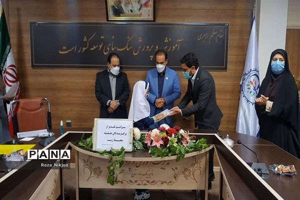 مراسم تقدیر از برگزیدگان مسابقه نقاشی هفته محیط زیست در بهارستان یک