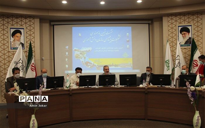 آغاز نشست تبیین بازمهندسی تشکیلات پیشتازان سازمان دانش‌آموزی در شیراز