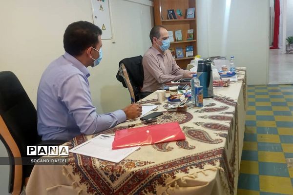 داوری نخستین جشنواره معلمان مؤلف