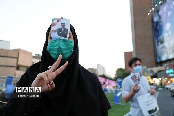 تجمع حامیان همتی در میدان ولیعصر تهران