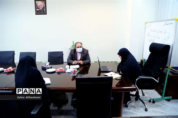 نشست نمایندگان مجلس دانش‌آموزی تهران با موضوع «رأی اولی‌ها و ضرورت حضور در انتخابات»