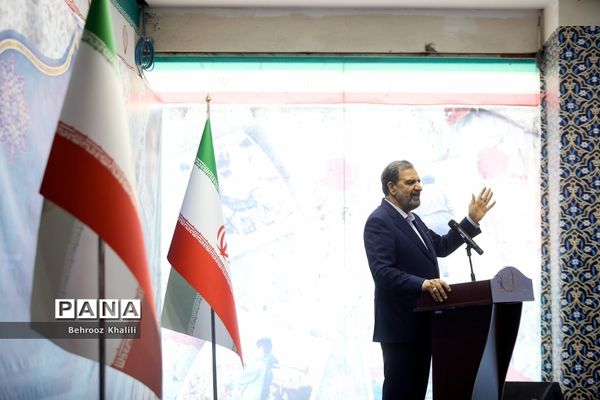 دیدار جمعی از بانوان با محسن رضایی