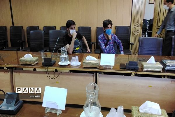 جلسه نمایندگان مجلس دانش آموزی ناحیه 2  استان اصفهان با مدیر آموزش و پرورش ناحیه ۲