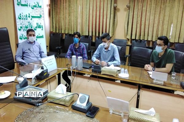 جلسه نمایندگان مجلس دانش آموزی ناحیه 2  استان اصفهان با مدیر آموزش و پرورش ناحیه ۲