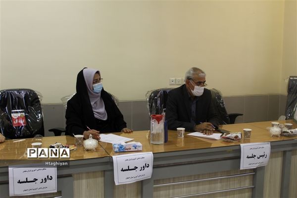 برگزاری مناظره دانش آموزی رای اولی‌ها در اصفهان