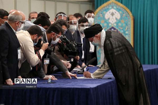 حضور رهبر معظم انقلاب  در سیزدهمین دوره انتخابات ریاست جمهوری