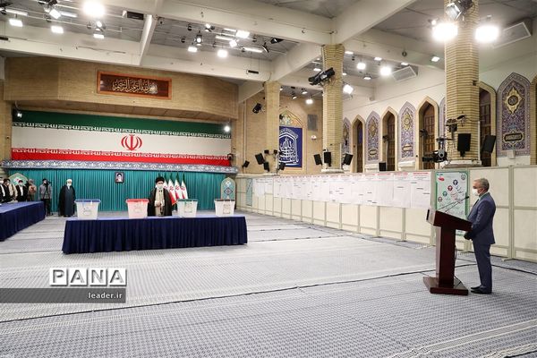 حضور رهبر معظم انقلاب  در سیزدهمین دوره انتخابات ریاست جمهوری